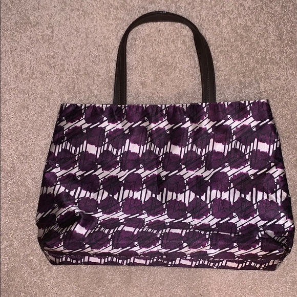 HENRI BENDEL REVERSIBLE TOTE + SWAROVSKI KEYCHAIN - Picture 2 of 3